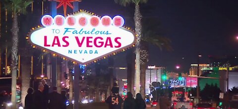 Welcome to Las Vegas Sign changing colors for lung health