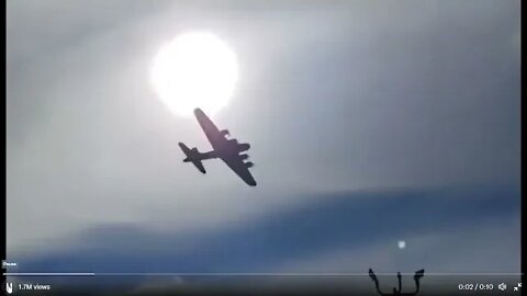 BREAKING AIR CRASH VIDEO: A B-17 bomber and a smaller plane collide at Dallas airshow. #Dallas