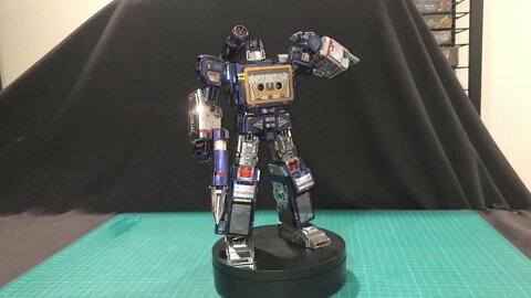 Mu Model G1 Soundwave Part 3: The torso and final assembly