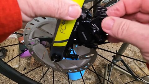 How i clean my brake pads on my road bike #hydraulicdiscbrakes