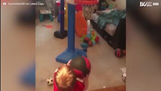 Cet enfant est-il un futur membre de la NBA?