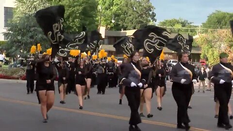 Sand Springs homecoming parade honors crash victims