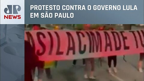 Manifestantes interditam a avenida 23 de Maio em São Paulo