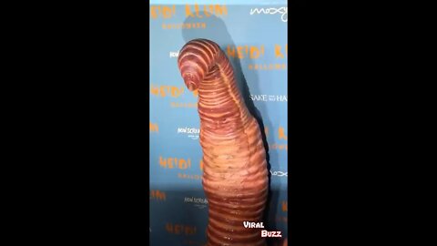 Heidi Klum Dresses as a Worm For Halloween #shorts #heidiklum #wormcostume #halloweencostume