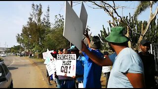 SOUTH AFRICA - Durban - Daleview Secondary school parents protest (Videos) (2ZD)