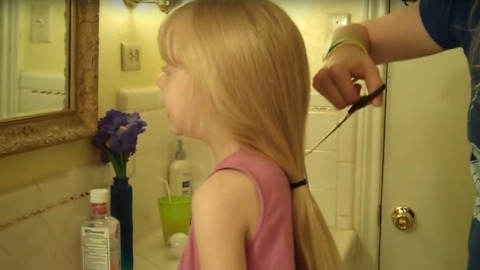 Mom Cuts Little Girls Hair 10 Inches