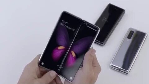 Off topic: Would you get this 🤑 Galaxy Fold or a Galaxy S10 / S10 Plus? Or IPhone 🙃😅🤓