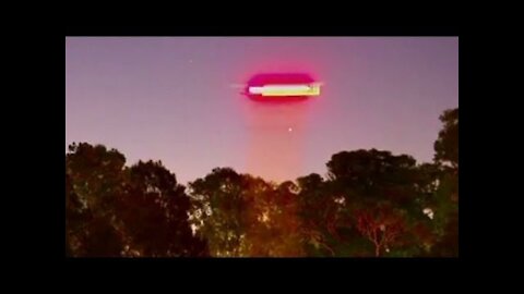 Russell Crowe claims he spotted a UFO