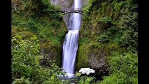 Oregon travel - Birds View of Multnomah Falls