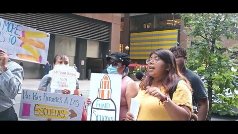 @MaketheRoadAct @MaketheRoadNY @PeoplesPlanNYC @AQE_NY Protesters outside the @Camilo4NY/@NYCMayor