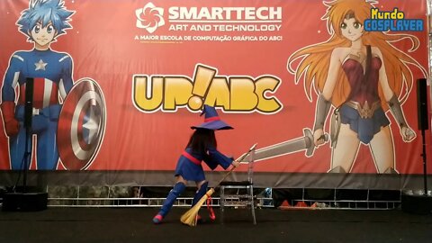 Akko de Little Witch Academia no Concurso Cosplay do Up!ABC 2019