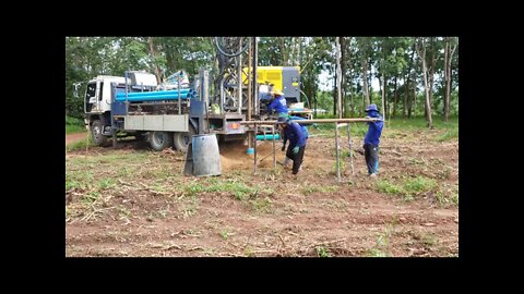 Thailand Water Well Workers are Amazing! 80 meter well in less than an hour!