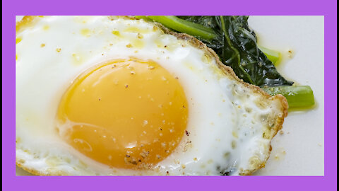 Malabar spinach (Bake in a frying pan) on fried egg.