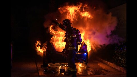 Lynbrook NY Fire Department Extinguishes Car Fire- Nov 30th, 2022