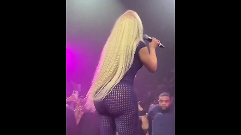 Nicki Minaj performing 🍑😍 #nickiminaj