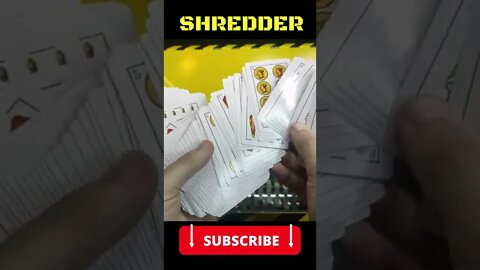 Jogo de Cartas VS Triturador Shredder // Destruindo Coisas Triturador // #Shorts