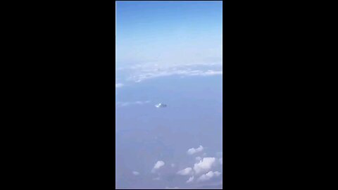 UAP flying past passenger airliner with remarkable speeds 🛸