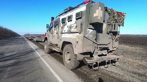 Russian Troops Captured Javlins & Other Military Equipment Abandon By Retreating Nationalist