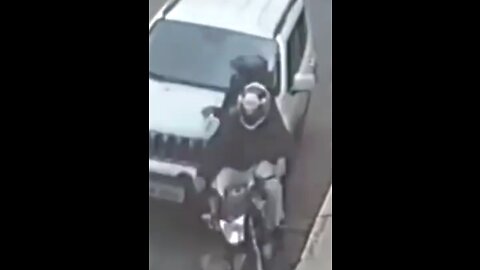 What happens if people stick together. Robbers run over by car.