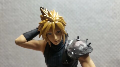 Den Knight Collectibles: Final Fantasy VII Remake Cloud Strife Statuette (Unboxing and Review)