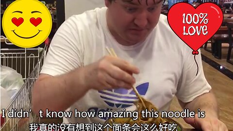 Foreigners Try Hot Dry Noodles for the First Time - Instantly Hooked and Can't Get Enough!