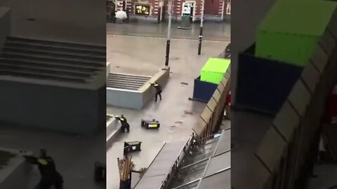 Hostage Situation at Apple Store in Amsterdam