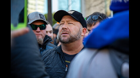 Quick Interview with Alex Jones in Richmond, Virginia (2nd Amendment Protest) 1/1/20