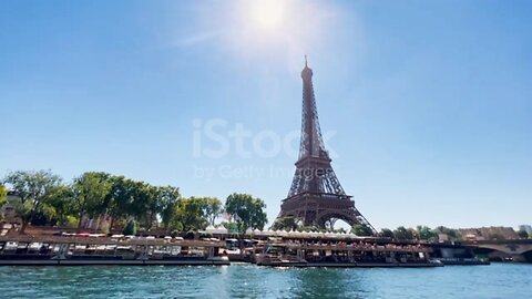 ❤️❤️❤️ Eiffel tower in France view from the Seine river on sunny da ❤️❤️❤️