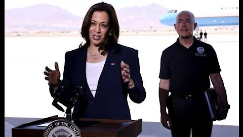 Kamala Harris Snaps at Reporter as She Arrives in El Paso ‘It’s Not My First Trip