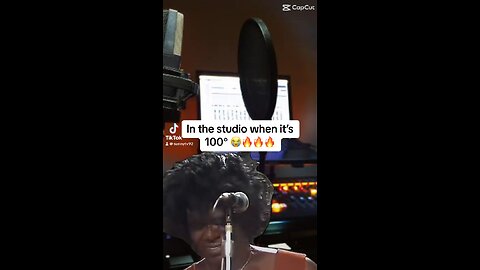 Funny memes in the studio when it’s 100° 😭🔥