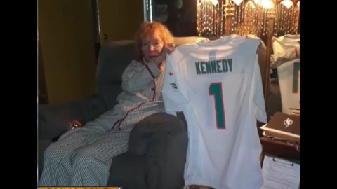 91-year-old robbery victim gets big support from Miami Dolphins