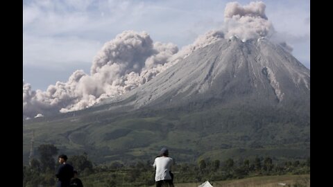 Indonesia’s Sinabung volcano unleashes new burst of hot ash