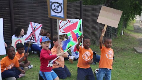 SOUTH AFRICA - Durban - School protest against cellphone tower (Videos) (SN2)