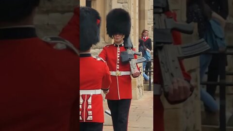 Armed Guard the Tower of London #thequeensguard