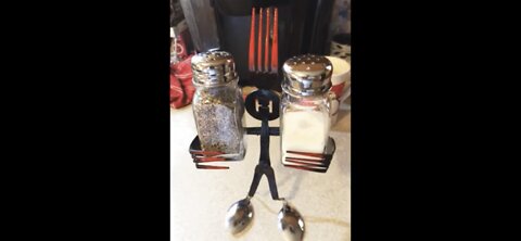 Salt & Pepper Shaker Holder