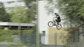 Vedação estraga salto de BMX