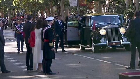 Los reyes presiden el desfile de la Fiesta Nacional marcado de nuevo por pitidos a Sánchez