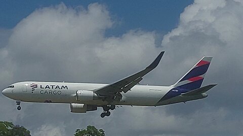 Boeing 767-300ERF PR-ABD vindo de Guarulhos para Manaus