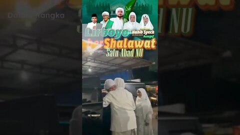 Lirboyo Bersholawat Bersama Habib Syech dalam Rangka Satu Abad NU