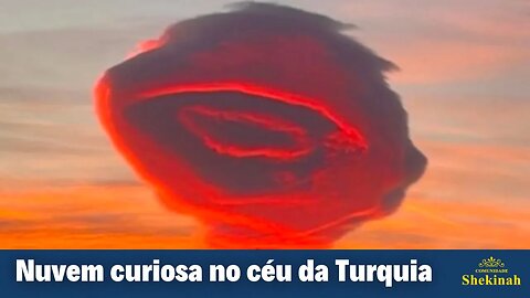 Nuvem curiosa no céu da Turquia