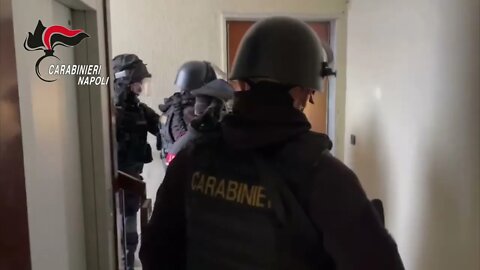 Arzano, i controlli dei carabinieri nel fortino del clan della 167