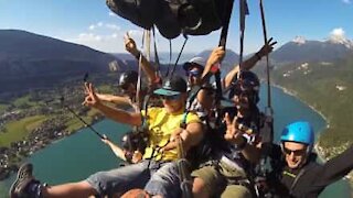 7 personnes, sur un seul parapente!