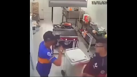 Robber gets crowned with a rolling pin.