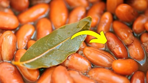 This Is Why You Should Always Put a Bay Leaf in Your Soup