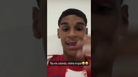 Luva de Pedreiro avisando que está sendo censurado