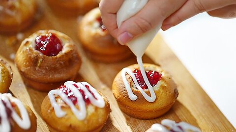 I never get tired of baking these delicious cupcakes! Light and simple recipe