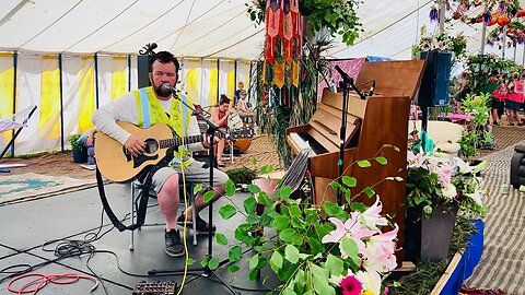 Crazy little thing called love covered by Gary at Glastonbury 2023