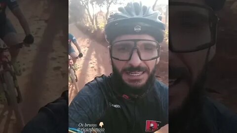 GRINGO NA TRILHA COM OS BRASILEIROS , PEDAL RAIZ DE MOUNTAIN BIKE #mtb #bike #pedal #nqsf #shorts