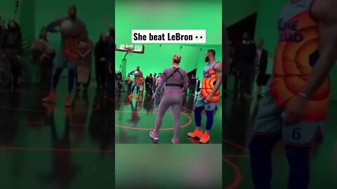 She beat LeBron in a shooting contest and got a signed basketball from him 🙌 via @nicolekornet