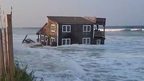 Beachfront Home In NC's Outer Banks Falls Into The Ocean And Gets Taken Out To Sea During Hurricane